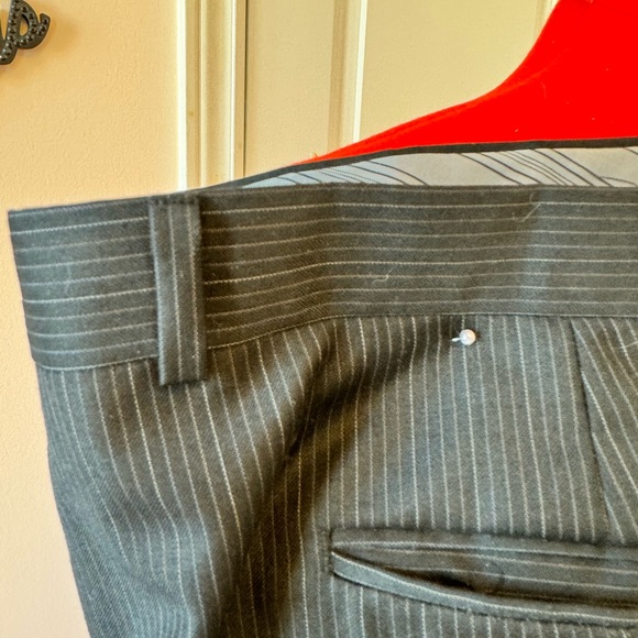 Calvin Klein mens suit like new. Charcoal grey with pinstripes. Wool - Picture 13 of 16